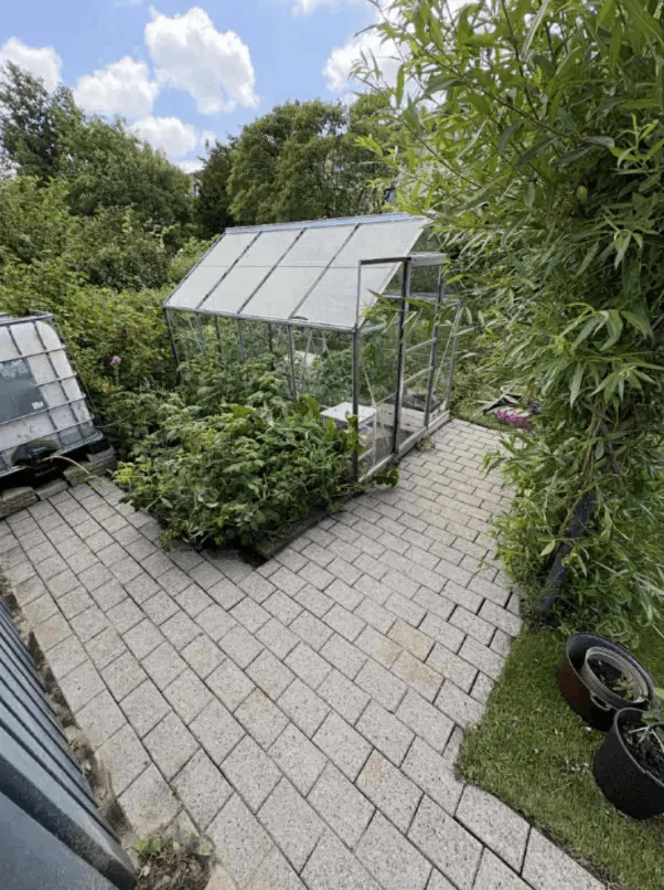 Fliserens — baghave efter