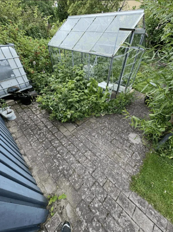 Fliserens — baghave før